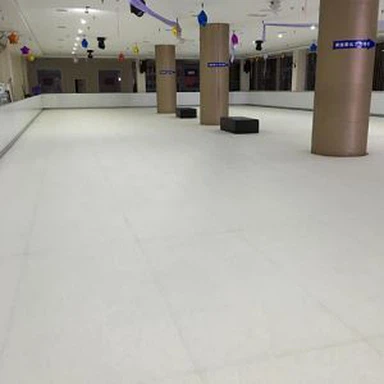 حلبة تزلج اصطناعية